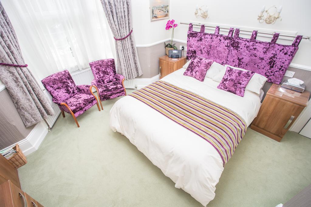 Park Lodge Guest House Уитли-Бей Экстерьер фото
