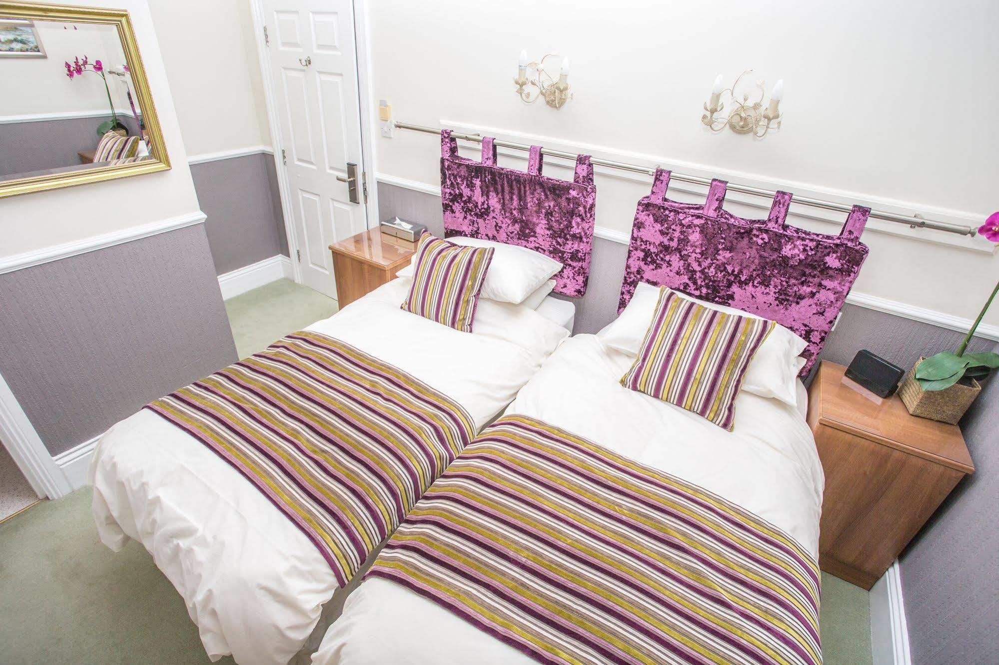 Park Lodge Guest House Уитли-Бей Экстерьер фото